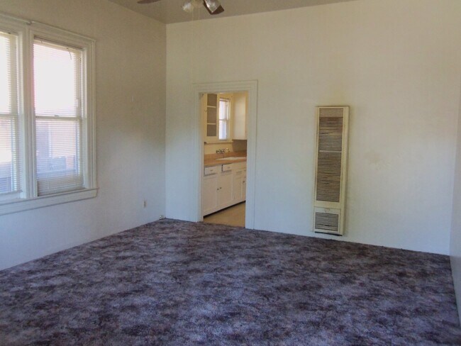 Building Photo - W23rd 445