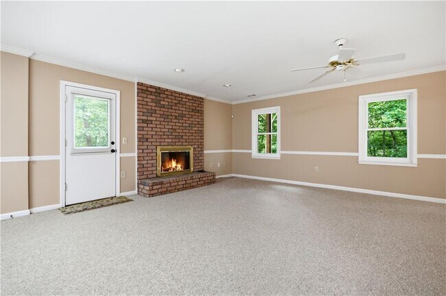 Building Photo - 5525 Hampstead Way