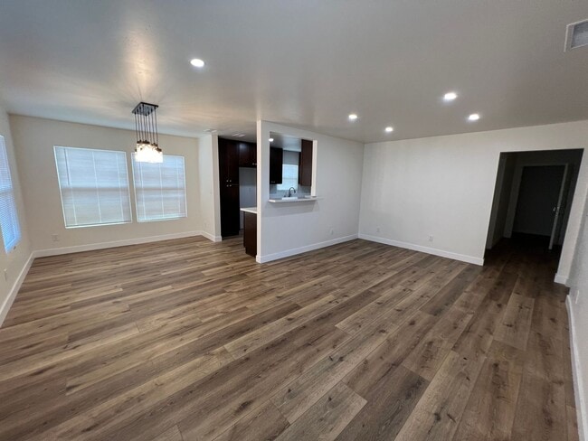 Building Photo - Spacious Remodeled 4 Bedroom/3 bath Home with Bonus Room
