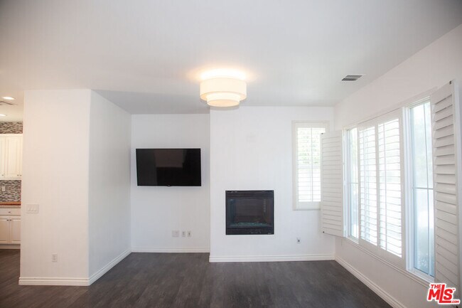 Building Photo - 9135 S Cullen Wy