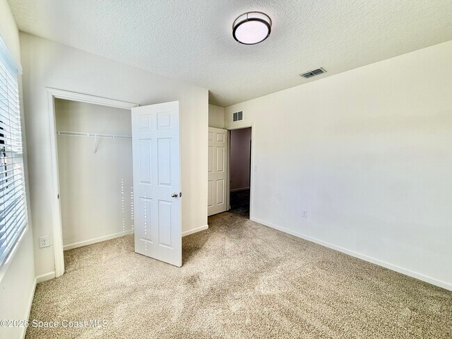 Building Photo - 388 Coyote Dr