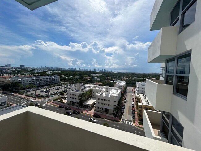 Building Photo - 2899 Collins Ave