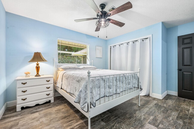 Building Photo - 11729 Greenbriar Cir