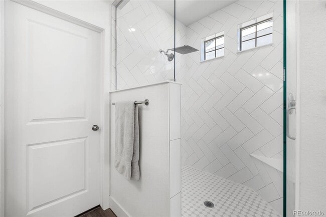 Building Photo - For Rent | $4,395/Month | 5 Bed | 4 Bath