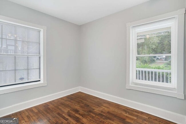 Building Photo - 2542 White Oak Dr
