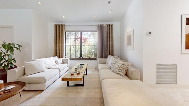 Building Photo - 2899 NW 26th Ave