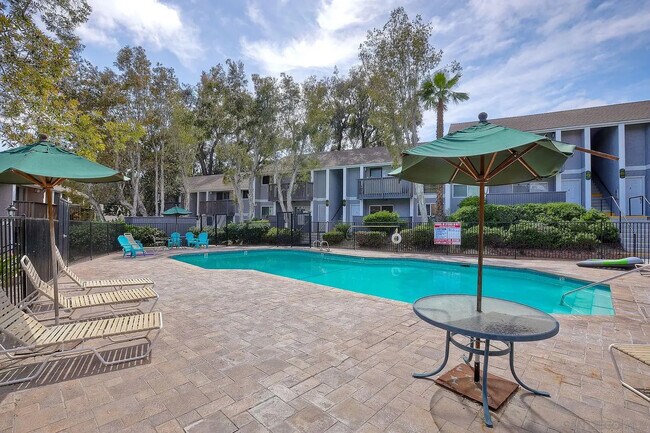 Building Photo - Bright 1BR with Private Balcony, In-Unit Laundry & Pool Access in Central San Diego