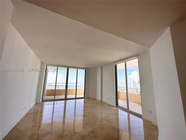 Building Photo - 808 Brickell Key Dr
