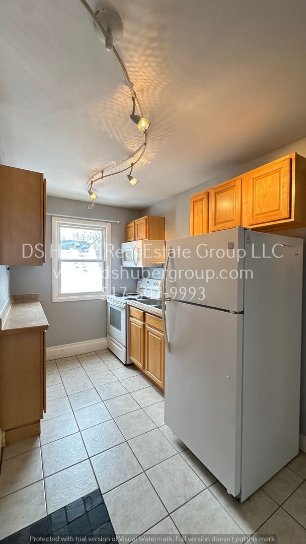 Building Photo - 420.5 W Maple St