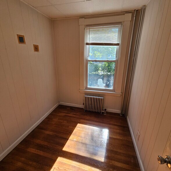 Building Photo - 384 Washington St