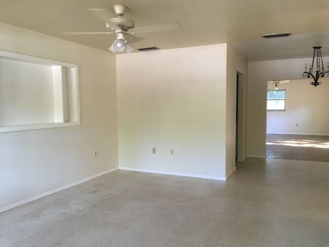 Building Photo - 5045 Brookmeade Dr