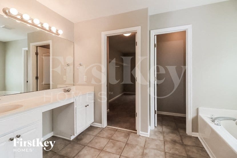 Building Photo - 2405 Langstan Ct