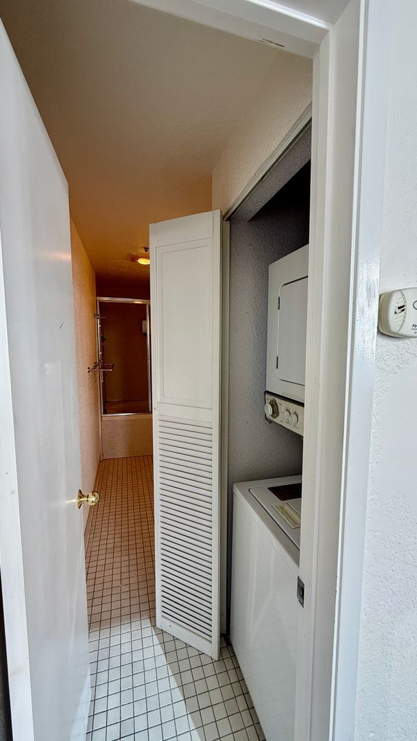 Building Photo - One Bedroom**Parking Included**The BayCrest- A Full Amenity Building**Open House**Sat/Sunday**11-...