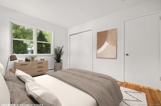 Building Photo - 412 Main St