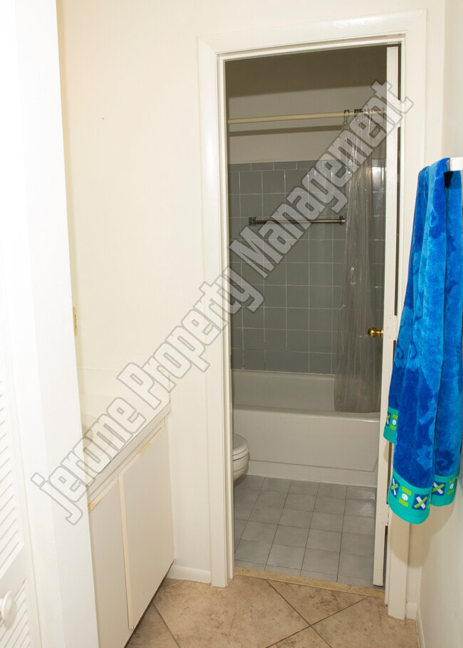 Building Photo - 98442 Windward Ave