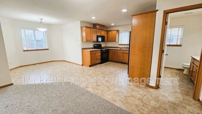 Building Photo - 7025 Stourbridge Pl NE