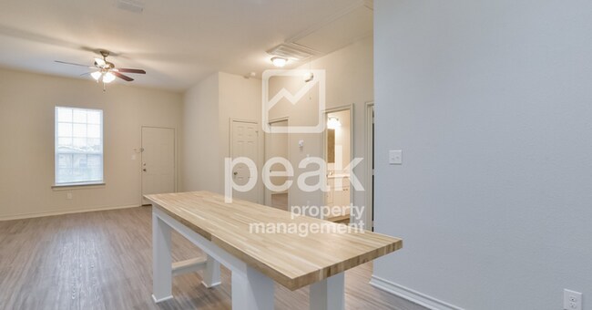 Building Photo - $1515! Beautiful Corner lot home in Fort Worth! Available NOW!