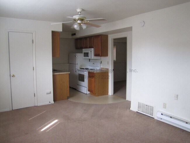 Building Photo - 670 Van Buren St