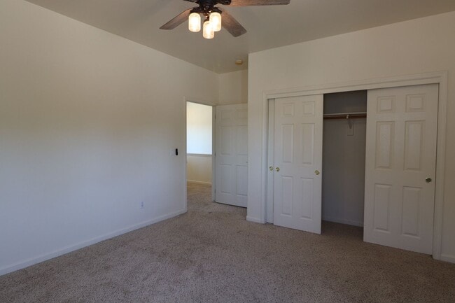 Building Photo - Beautiful Templeton Home