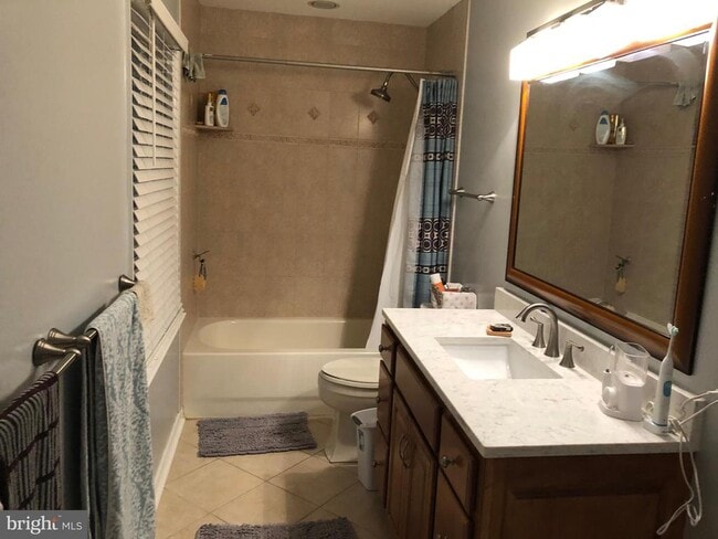 Building Photo - 2002 Admiral Dr