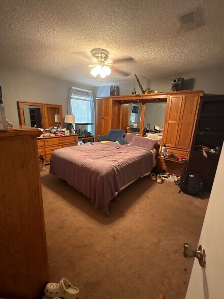 Building Photo - 4040 Periwinkle Dr