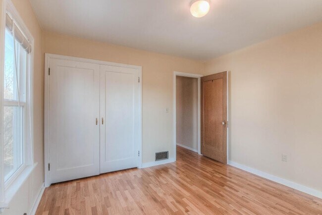Building Photo - Beautiful Home Near Franklin Park