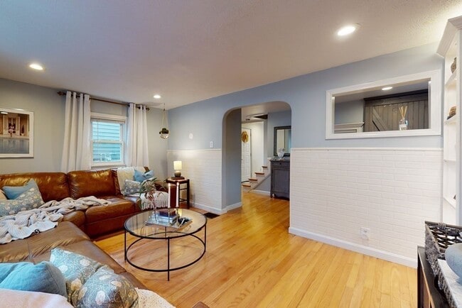 Building Photo - 37 Marivista Ave