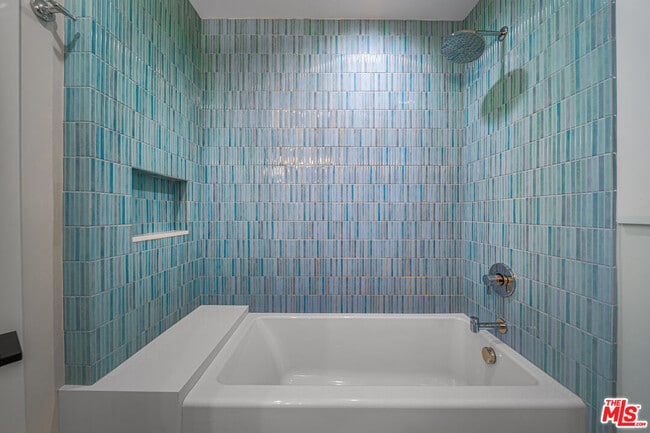 Building Photo - 1125 Manhattan Ave