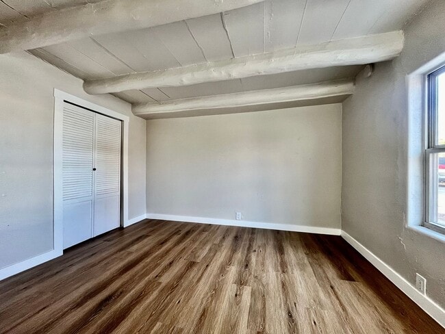 Building Photo - 422 Towner Ave NW