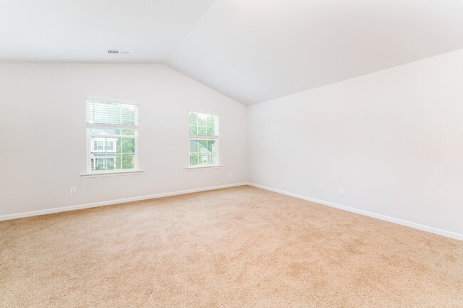 Building Photo - Spacious house with large office and 3 bedrooms in pool community. Available after July 10!