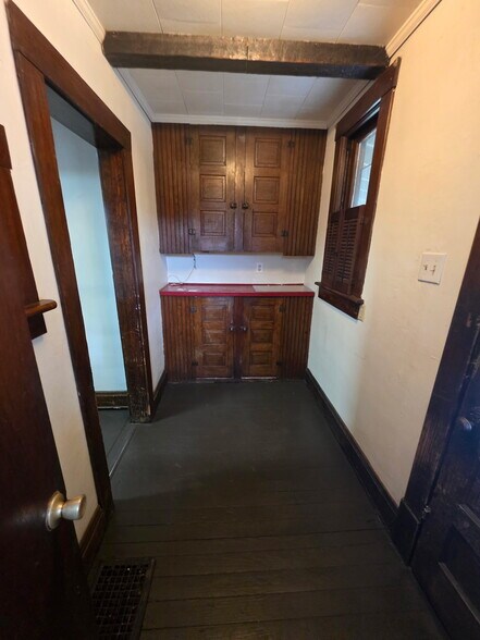 Building Photo - 364 S 10th St