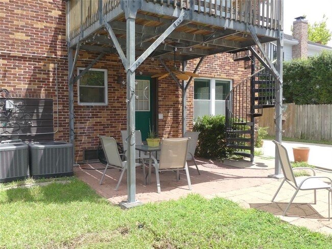 Building Photo - 401 W Saulnier St