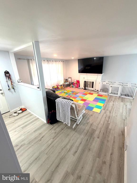 Building Photo - 7410 Dickenson St