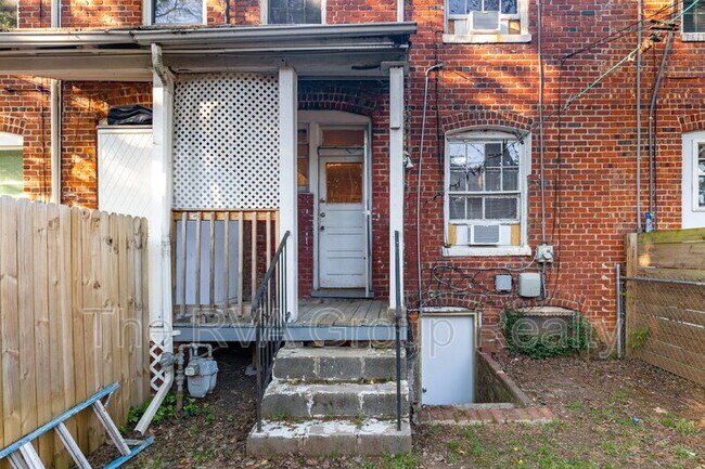 Building Photo - 2611 Grayland Ave