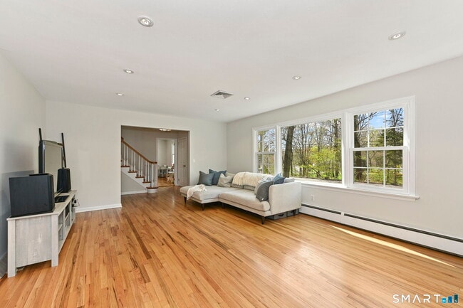 Building Photo - 163 MacGregor Dr