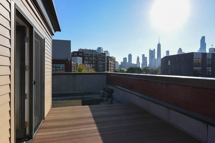 Building Photo - 1020 N Crosby St