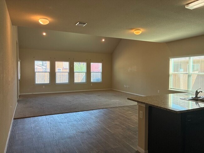 Building Photo - **Move-In Bonus! $500 Amazon Gift Card with 12-Month Lease at Current Rent**