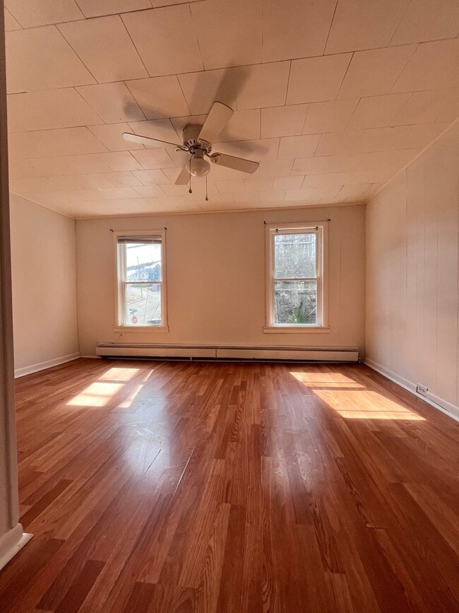 Building Photo - Single Family Rental in the heart of Minersville