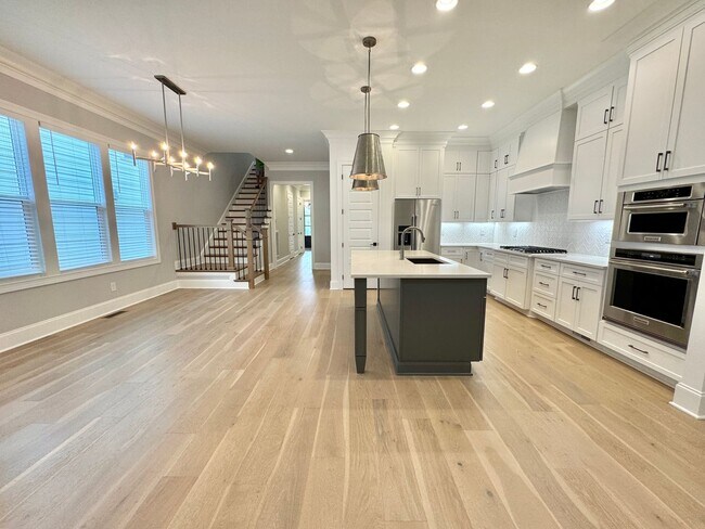 Building Photo - 3 bedroom home with 3.5 bathrooms and 2 Car Garage