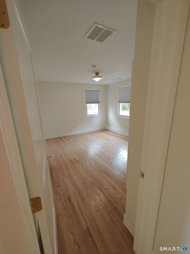 Building Photo - 241 Cricket Knoll