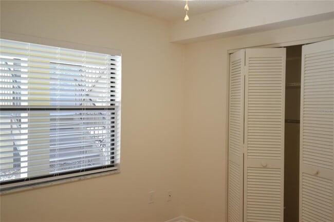 Building Photo - 209 Woodlake Wynde