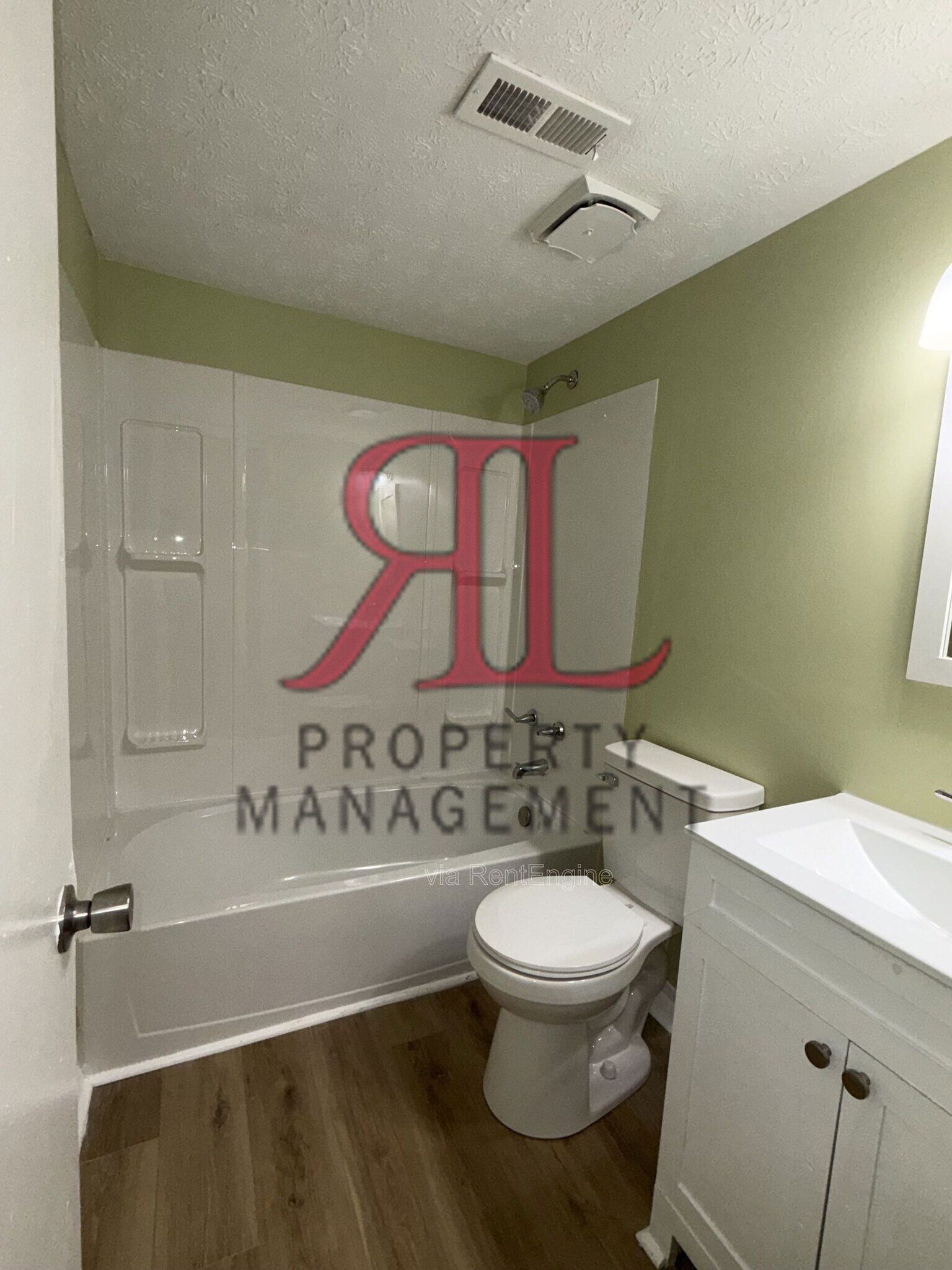 Building Photo - 596 E Gates St