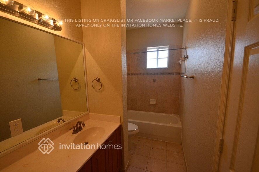 Building Photo - 8899 N Isles Cir