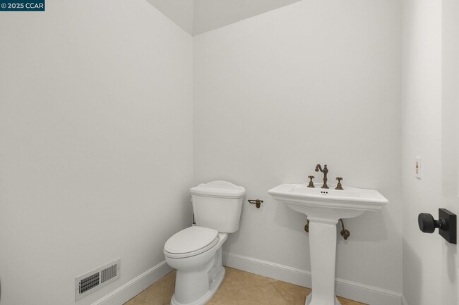 Building Photo - 18 Emmons Canyon Ct