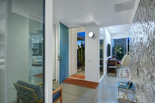 Building Photo - Mid-Century Steel Oasis in Palm Springs (Monthly Only - No Long Term)