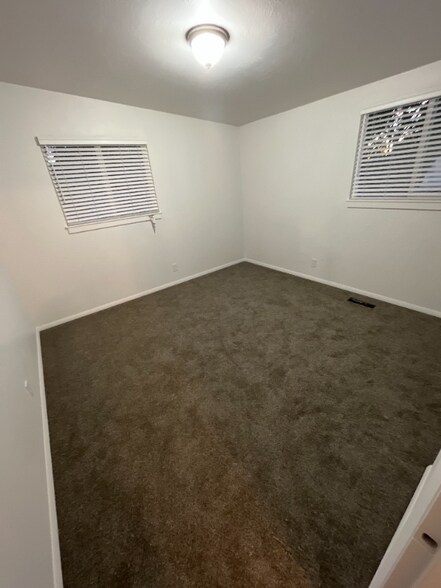 Building Photo - 658 Ann St