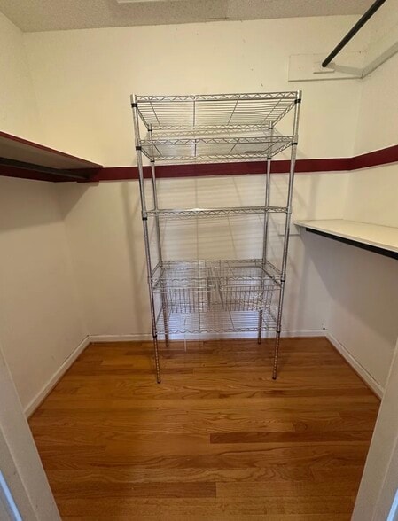 Building Photo - 302 S Dogwood Dr