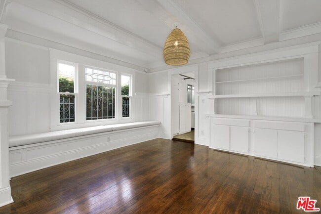 Building Photo - 320 4th Ave