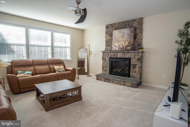 Building Photo - 20 Aster Ln