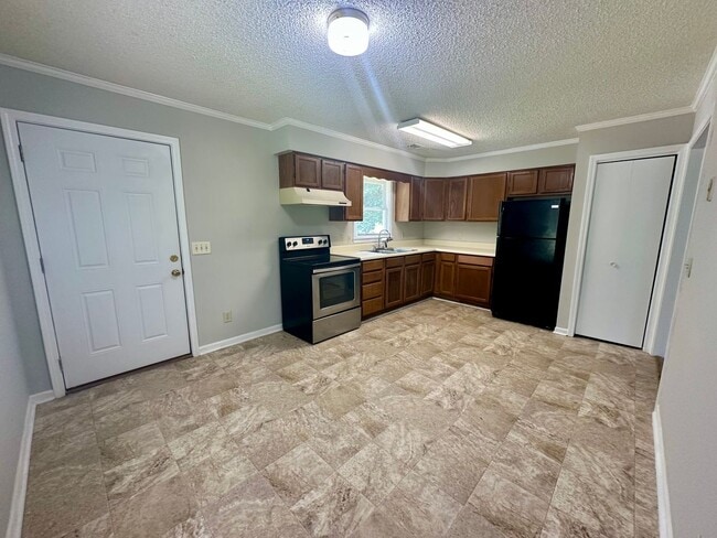 Building Photo - Charming 3 Bedroom Home!
